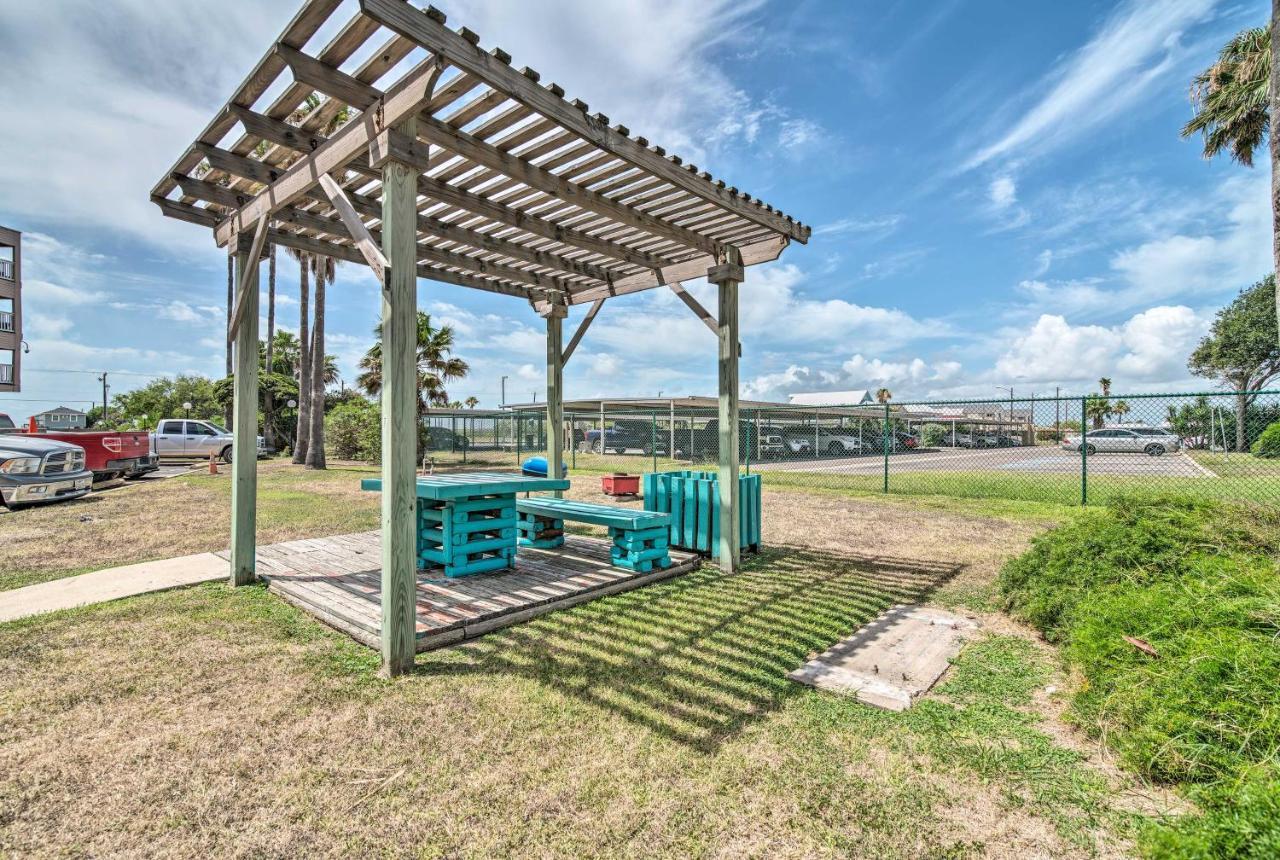 Beachfront Corpus Christi Condo With Arcade Room! Exterior photo